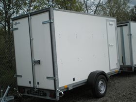 F.1336-1300 lukket trailer m/døre og sidedør